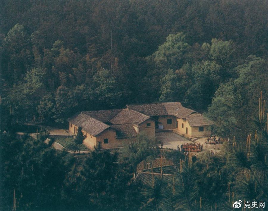 毛澤東故居&mdash;&mdash;湖南省湘潭縣韶山?jīng)_上屋場。1893年12月26日，毛澤東在這里誕生。